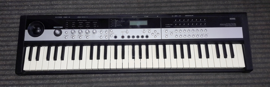 Korg Microstation - syntezator