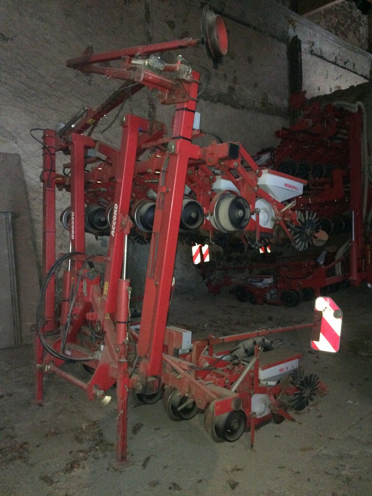 siewnik do buraków kverneland monopill 12rzędowy 