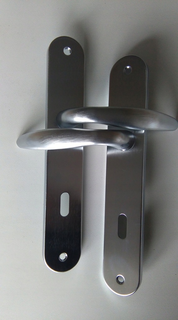 Klamka do drzwi na długim szyldzie,klucz,72 mm
