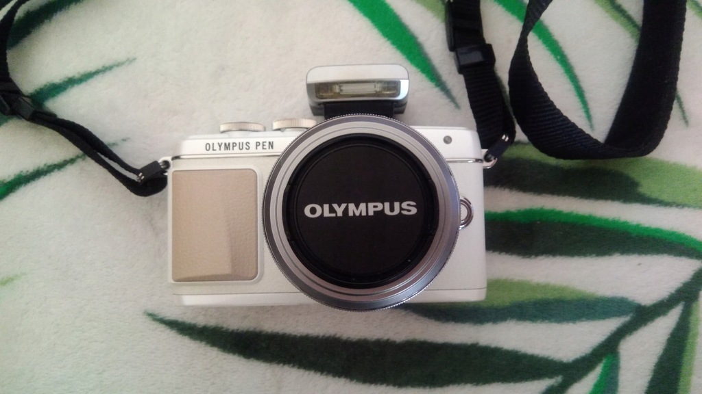 Olympus PEN E-PL7 Obiektyw 14-42mm White Retro