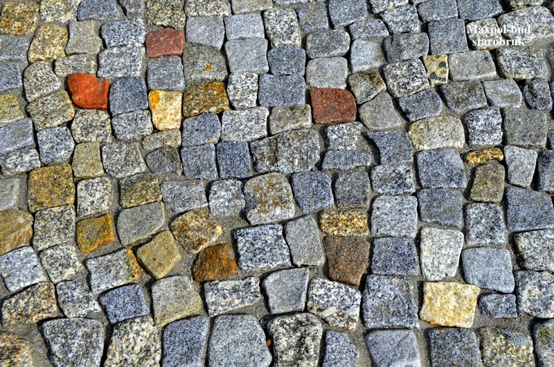 Kostka granitowa otoczona Bruk Rzymski Żuromin