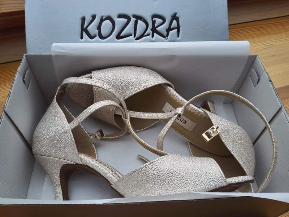 الأبوين شيزلونج يندلع Kozdra Buty Slubne 14thbrooklyn Org