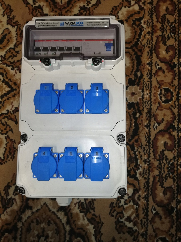 Rozdzielnia z gniazdami 230V