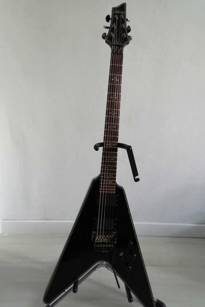 Schecter V-1 Hellraiser FR