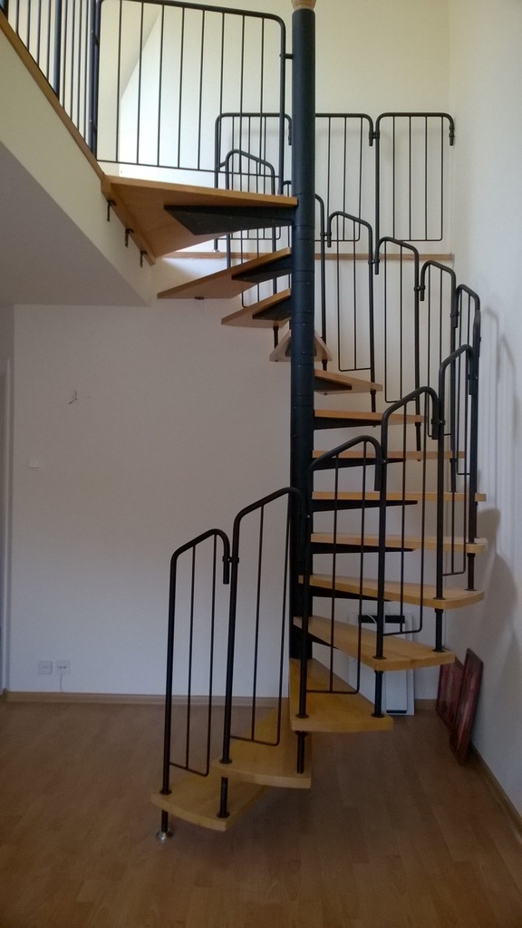 używane spiralne schody 14 stopni wys 2,8m