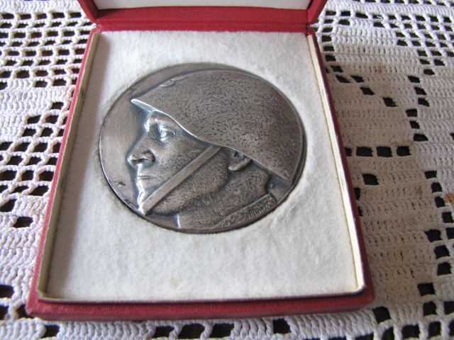MEDAL LWP LUDOWE WOJSKO POLSKIE ST. SIKORA ETUI