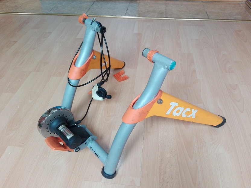 Trenażer TACX Satori T1850 zestaw