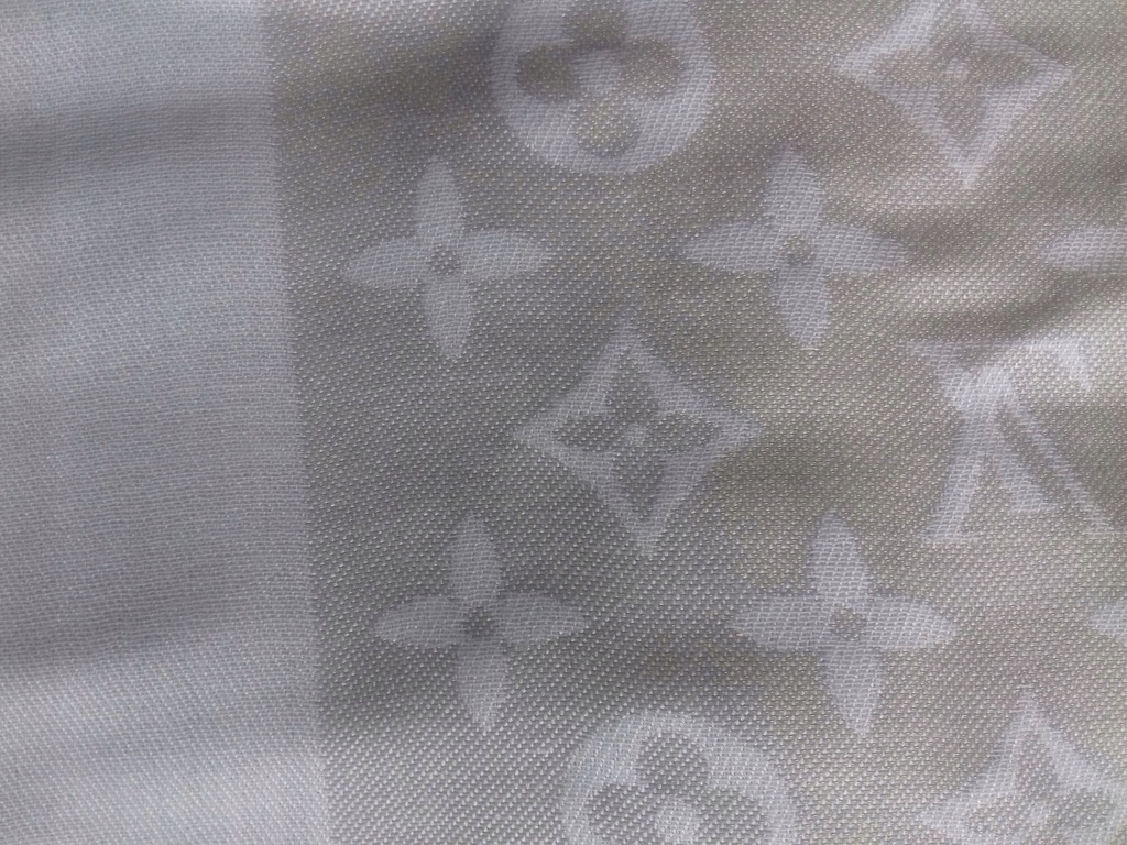 Chusta Louis Vuitton beżowo biała ze złotą nitką