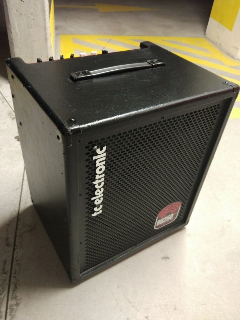 TC Electronic BG250 112 Combo Basowe z efektami