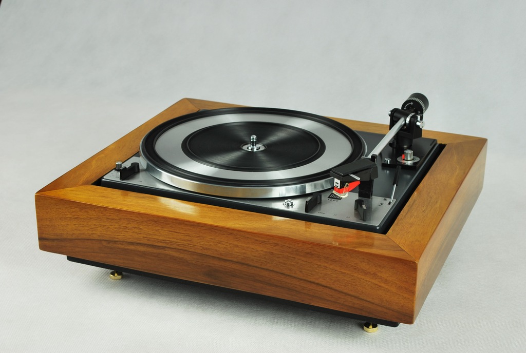Gramofon DUAL 1209, fornir orzech włoski, politura