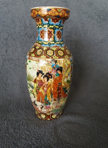 Wazon ceramiczny z japońskimi gejszami gejsza
