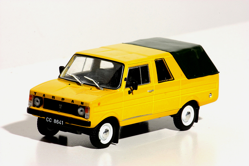 TARPAN 233 / NOWY / 1:43 / KULTOWE AUTA PRL