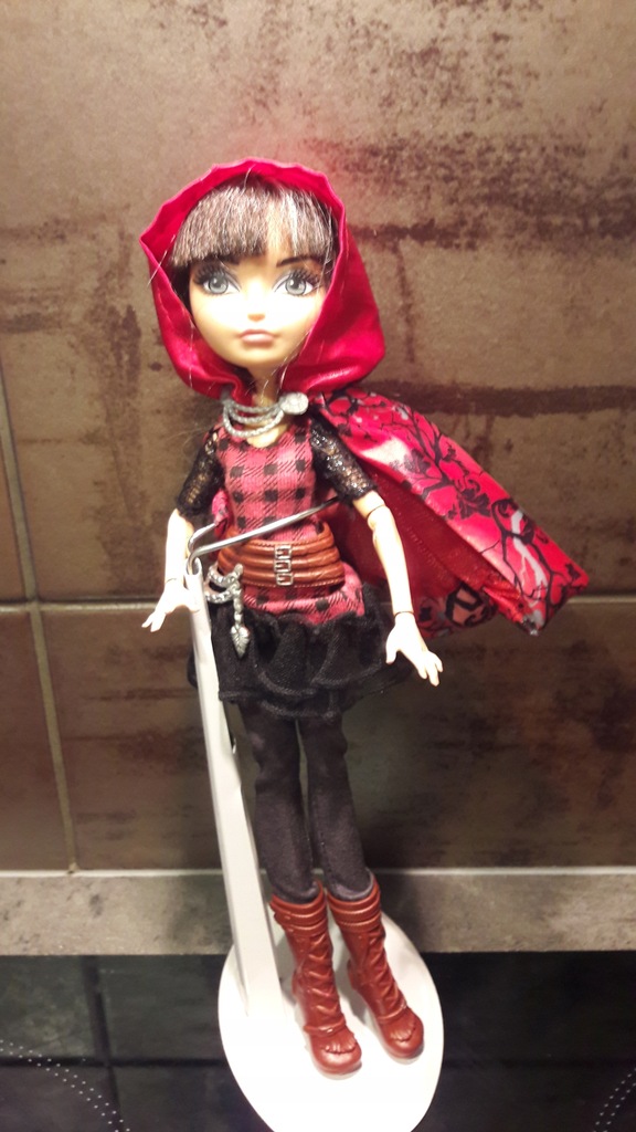 EVER AFTER HIGH LALKA Cerise Hood