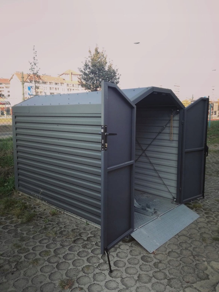 Miejski garaż na motocykl - 1,25x2,5m