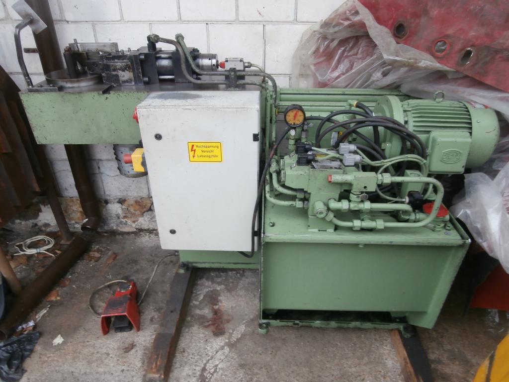 SKRĘCARKA ELEMENTÓW KUTYCH C i S HYDRAULICZNY DOĆI