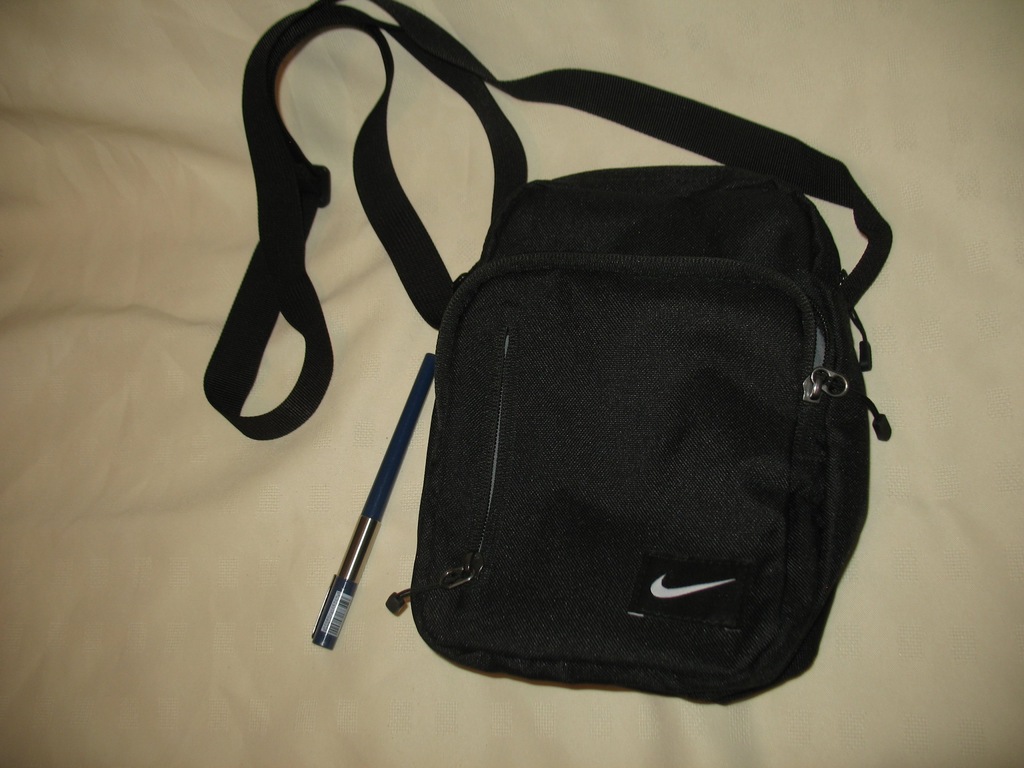 Męska torba Nike Core Small. Saszetka. Listonoszka