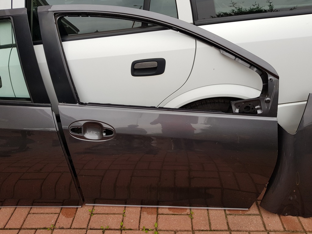 Toyota Yaris 2015 prawe przednie drzwi 7295616094