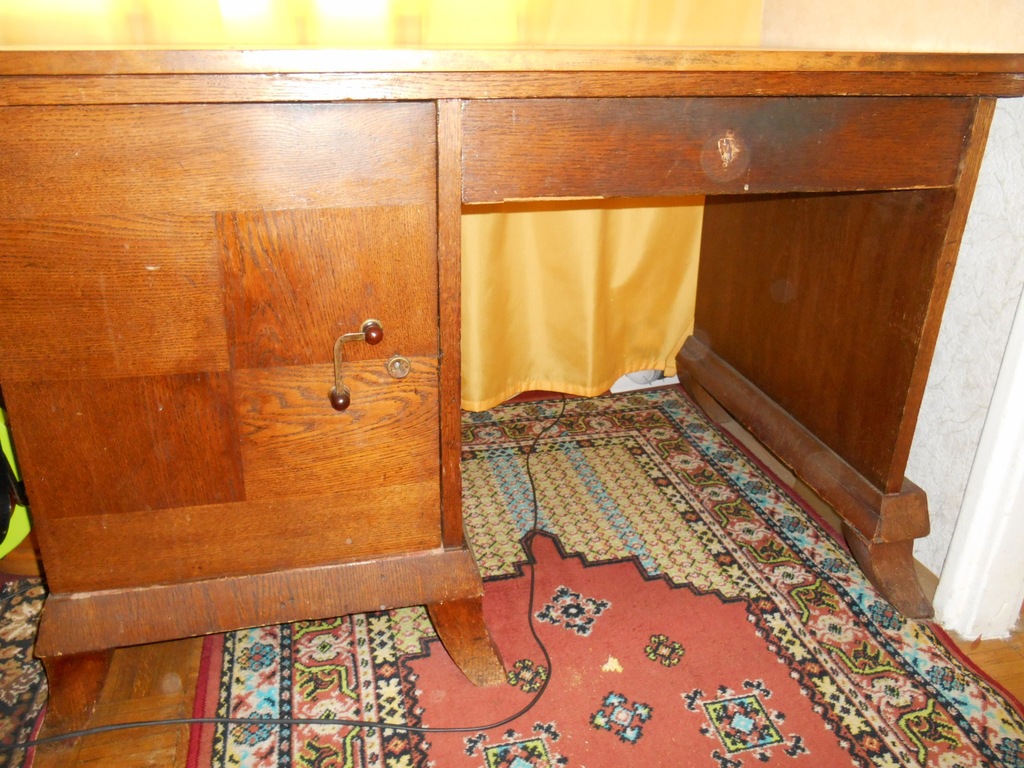 Biurko i szafa w komplecie z czasów międzywojennyc