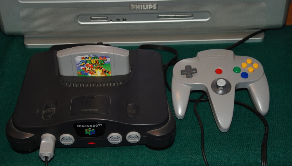 Konsola Nintendo 64 z grami mario