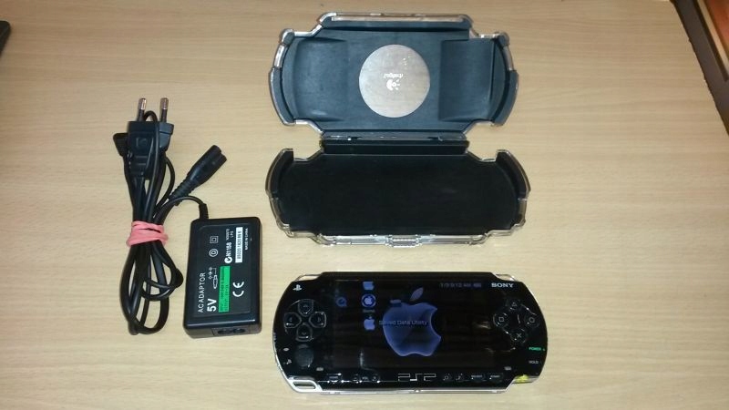 KONSOLA PSP 1004 + KARTA 4 GB ŁAD ETUI