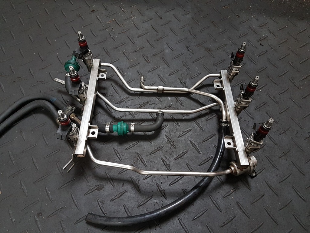 Audi S4 B5 Wtryski RS4 Komplet listwa 078133551BJ