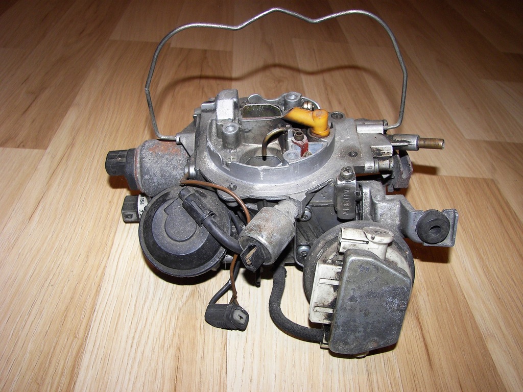 GAŹNIK PIERBURG 2E-E PN GOLF II 1.6l 051129015A