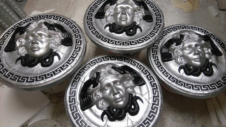 SREBRNA MEDUZA VERSACE SZTUKATERIA GIPSOWA RELIEF