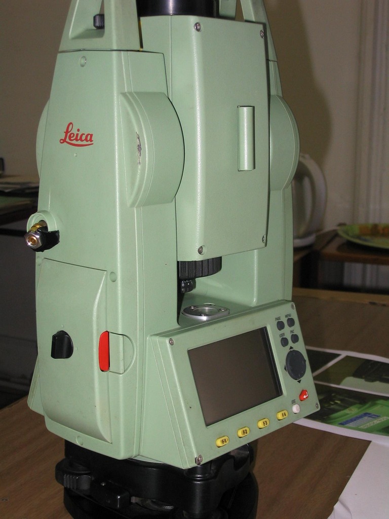 Tachimetr bezlustrowy LEICA TCR 407 POWER - NAJEM