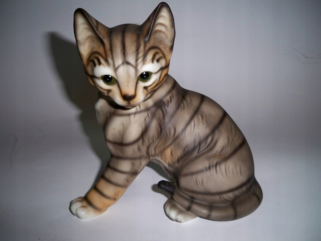 Piękna porcelanowa figurka kot kotek UUU