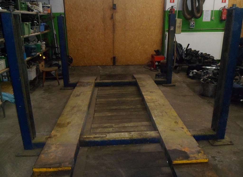 Podnośnik 4 kolumnowy najazdowy CarLift SDD 2,5