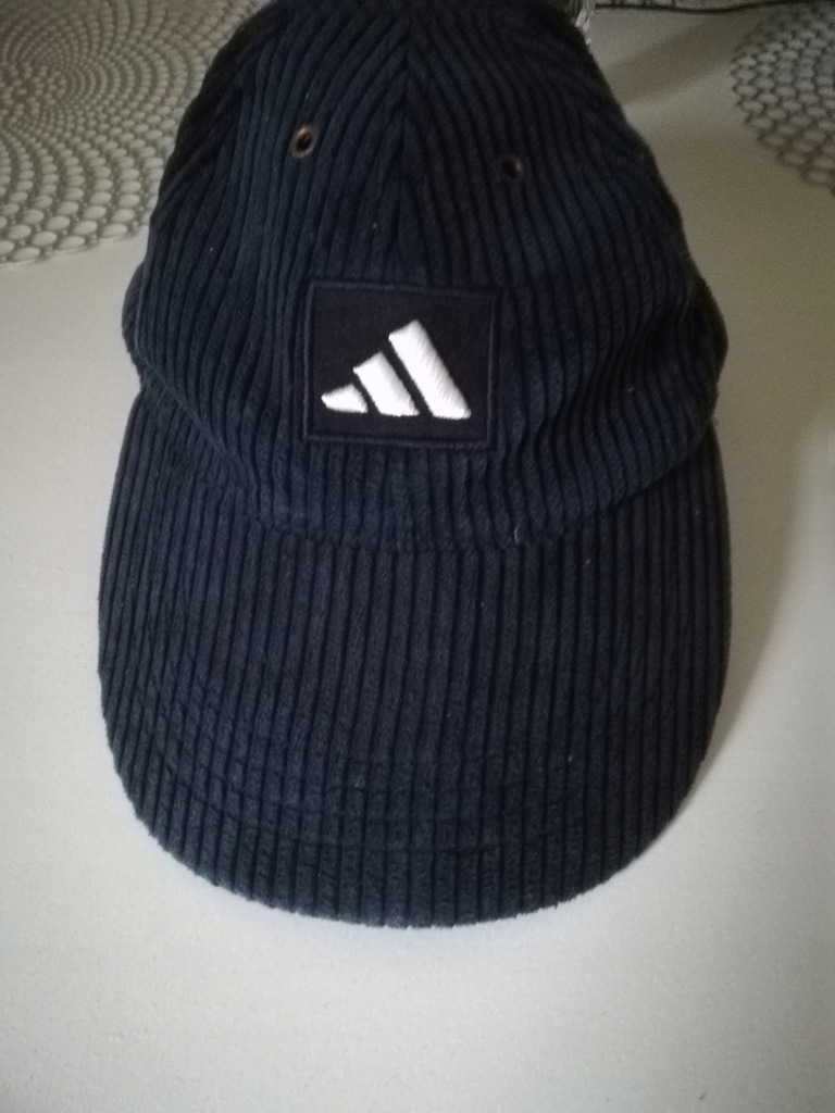 Adidas czapka .