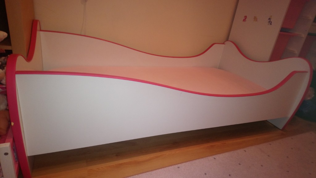 Łóżko dziecięce 140x70 biało-różowe barierki
