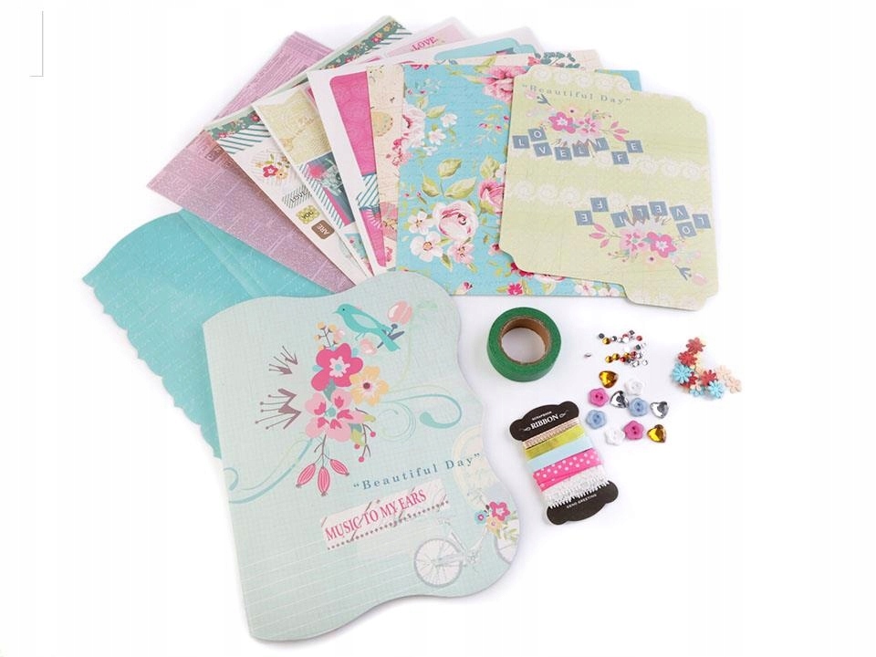 Scrapbooking album i zestaw ozdób