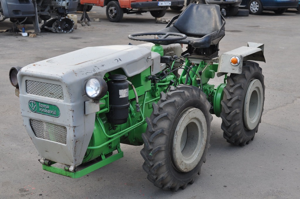 Traktor ogrodowy z osprzętem