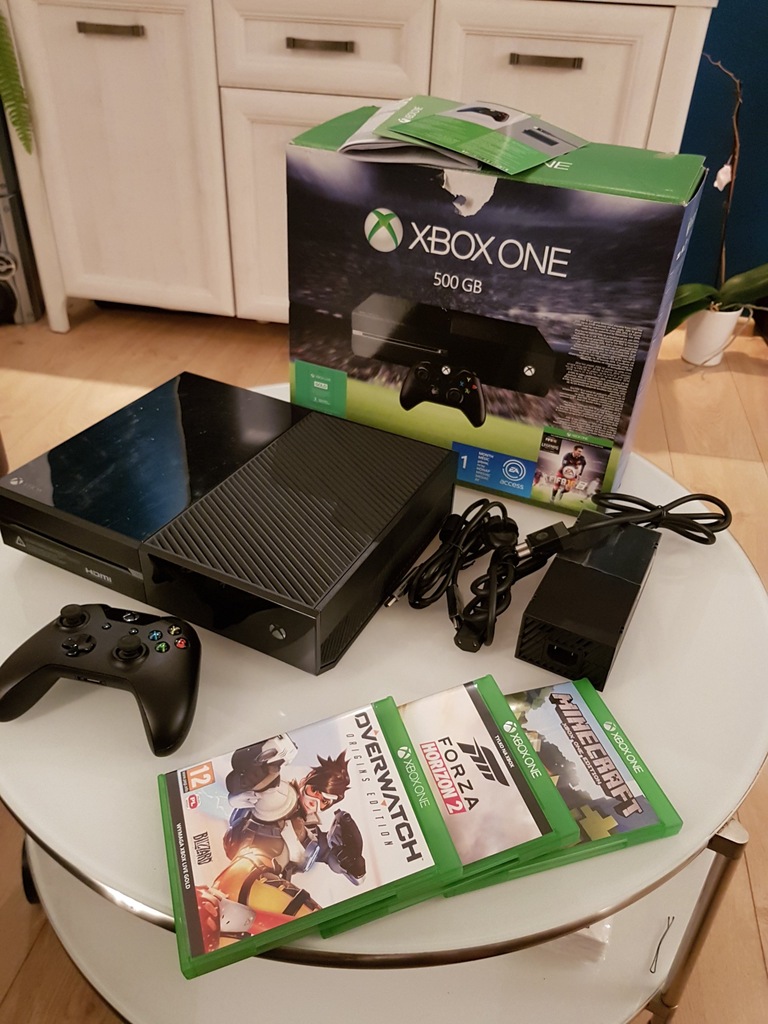 Xbox one 500 gb + 3 gry