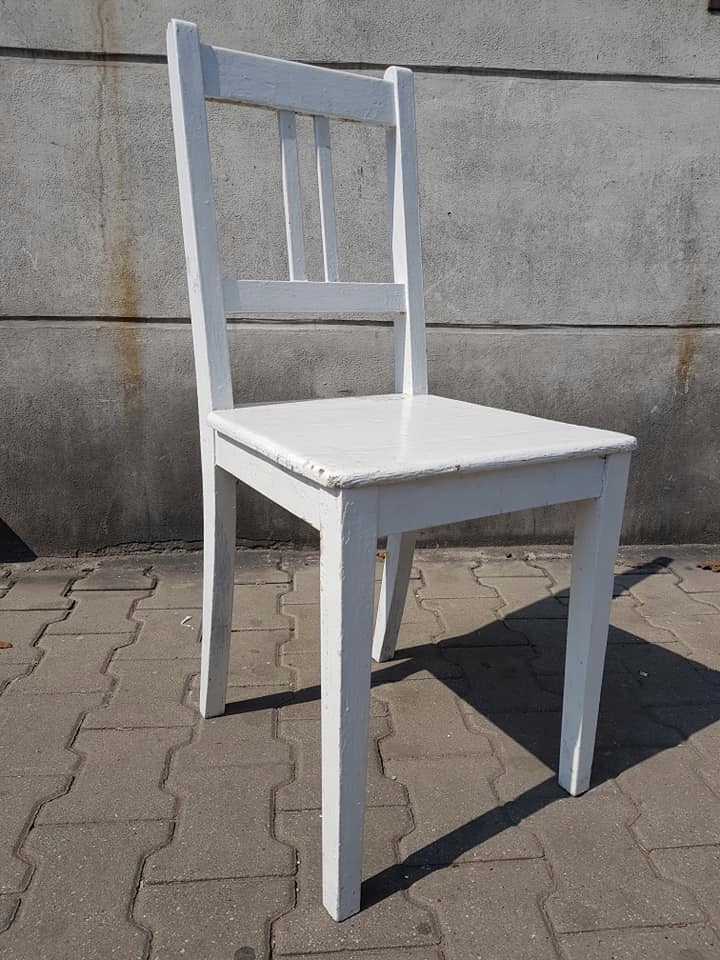 Przedwojenne drewniane krzesło
