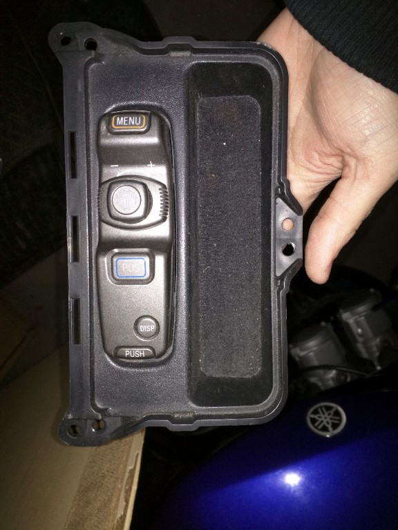 PILOT ZE SCHOWKIEM NAWIGACJI GPS LEXUS IS200/IS300 7322493161