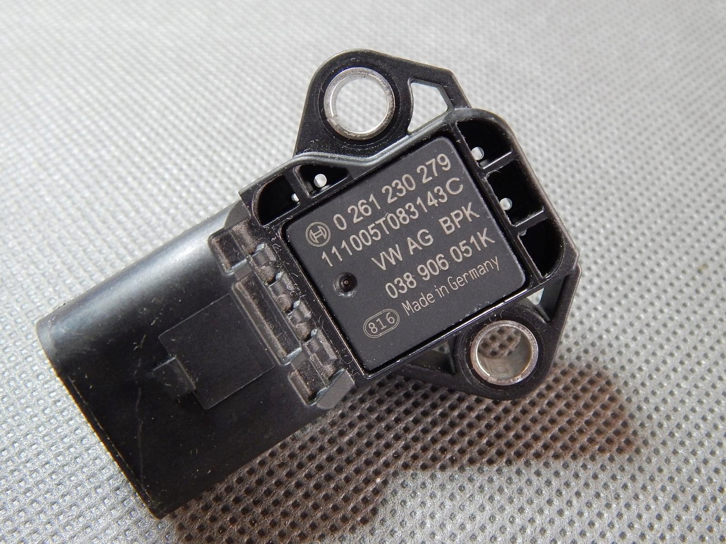 AUDI S8 A8 D4 PRESSURE SENSOR 0 261 230 279 0261230279