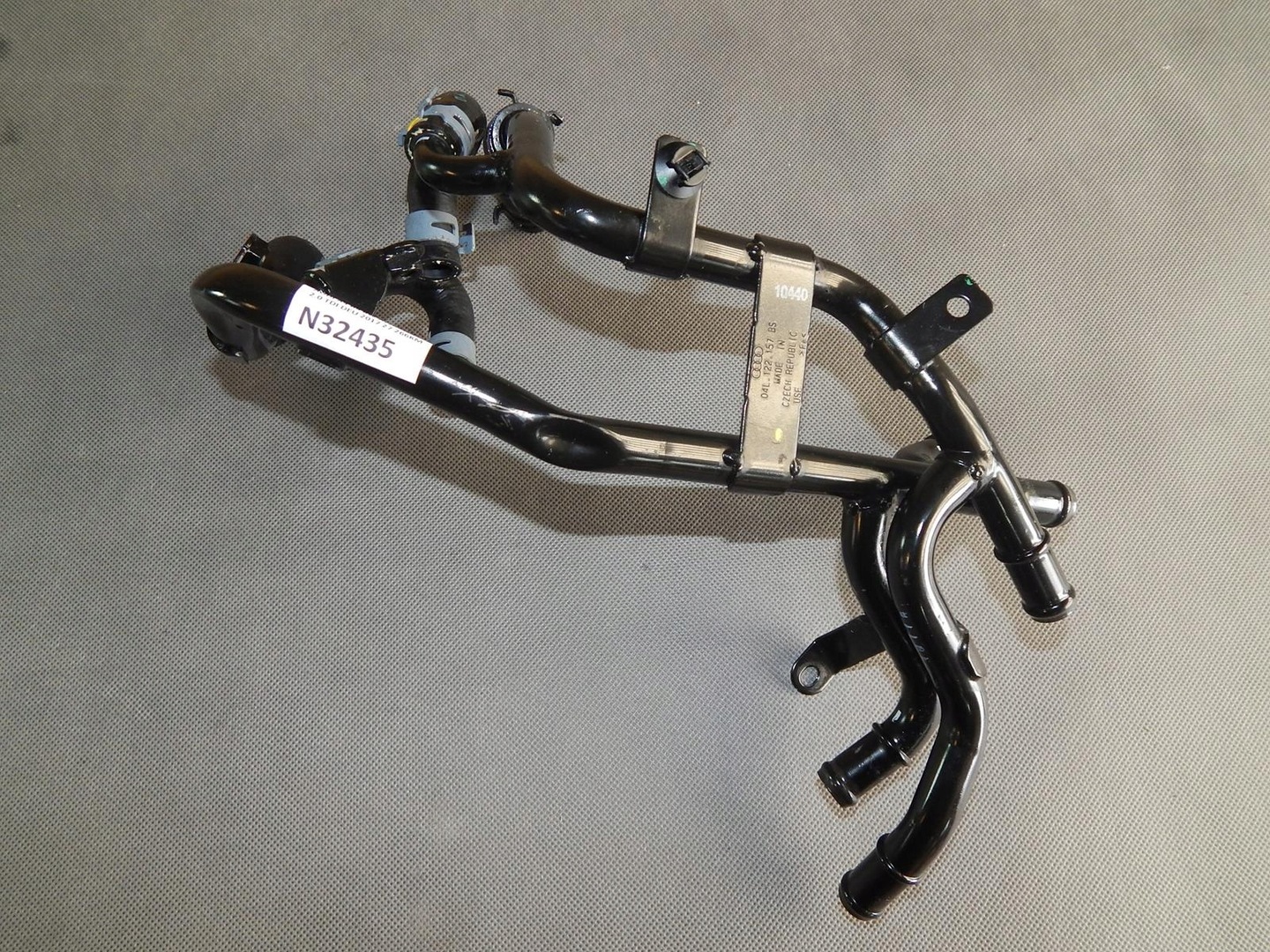 AUDI A4 B9 COOLANT LINE 04L122157BS