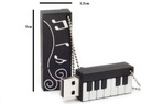 USB FLASH DISK 32 GB ORGAN KEYBOARD HUDBA + KĽÚČENKA Značka iné