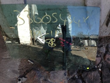 фото thumb №1, Скло двері права задня clio iv