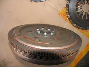 фото thumb №6, Комплект зчеплення маховик з двома масами 302057505r 302052316r luk