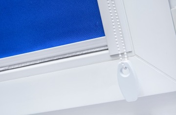 ROLETY WEWNĘTRZNE W KASECIE Z PROWADNICAMI 58x150