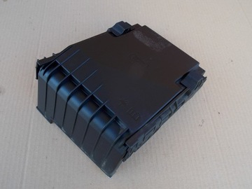 фото thumb №1, Golf v plus кришка коробка bezpiecz. 1k0937132f