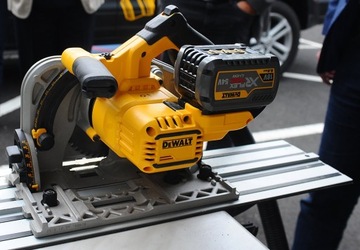 РЕЗКА ПИЛА 2X6.0Ah 54V FLEXVOLT RAIL CASE DeWalt DCS520T2R