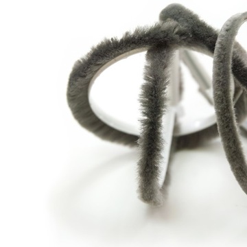 Uszczelka SZCZOTKOWA Samoprzylepna 6,9x8 mm - 10m