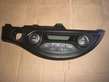 Air conditioner control panel frame toyota yaris 3 hybrid, фото