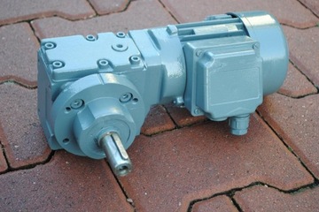 Motoreduktor kątowy 0.06kw. 35obr./min.. FLENDER!