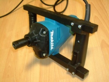 Электрический миксер Makita UT1200 960Вт