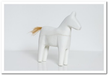 Лошади из архитектурного бетона - ручная работа.